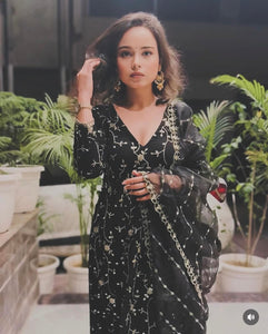 Launching New Đěsigner Gwon With Pent Dupatt Set*👗👈