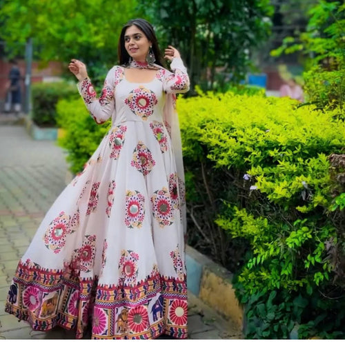 Launching New Đěsigner Tredition Look Heavy Dola Silk Gwon Pent & Dupatta Set*🏃🏾‍♀️‍➡️🏃🏾‍♀️‍➡️