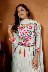 PRESENTING NEW NAVRATRI SPECIAL ANARKALI SUAT IN NEW FANCY STYLE