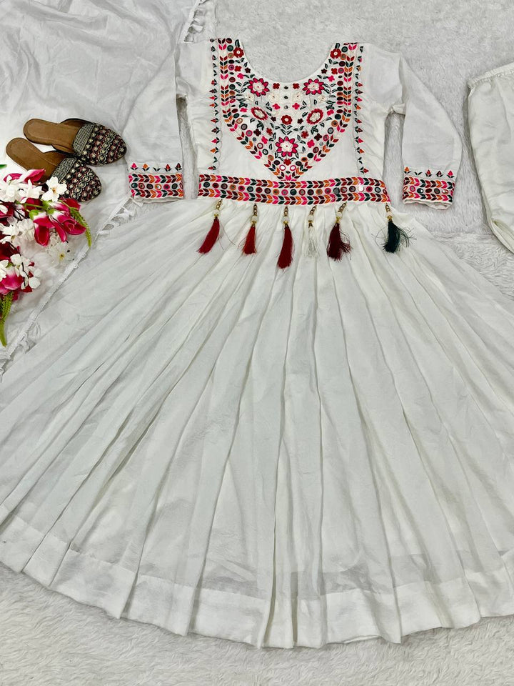 PRESENTING NEW NAVRATRI SPECIAL ANARKALI SUAT IN NEW FANCY STYLE