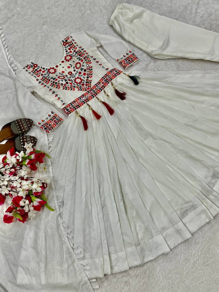 PRESENTING NEW NAVRATRI SPECIAL ANARKALI SUAT IN NEW FANCY STYLE