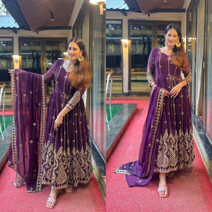 Presenting New  Đěsigner Anarkali Suit In New Fancy Style