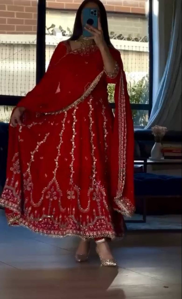 Presenting New  Đěsigner Anarkali Suit In New Fancy Style*👌💕