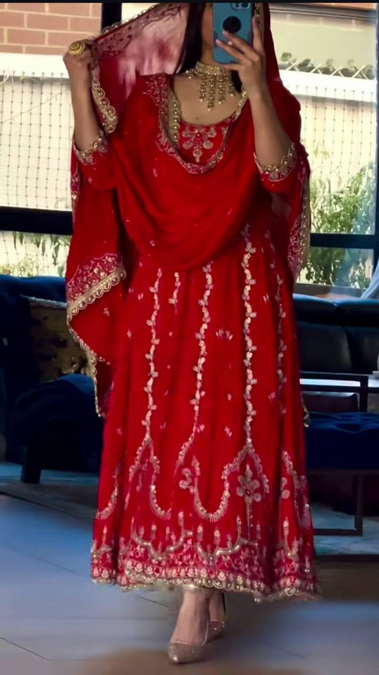 Presenting New  Đěsigner Anarkali Suit In New Fancy Style*👌💕