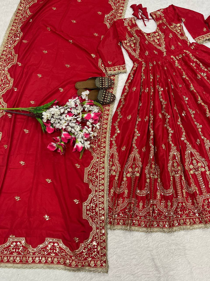 Presenting New  Đěsigner Anarkali Suit In New Fancy Style*👌💕