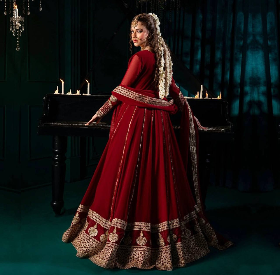 Launching New Đěsigner Party Wear Look Heavy Fox Georgette Gwon Pent & Dupatta Set