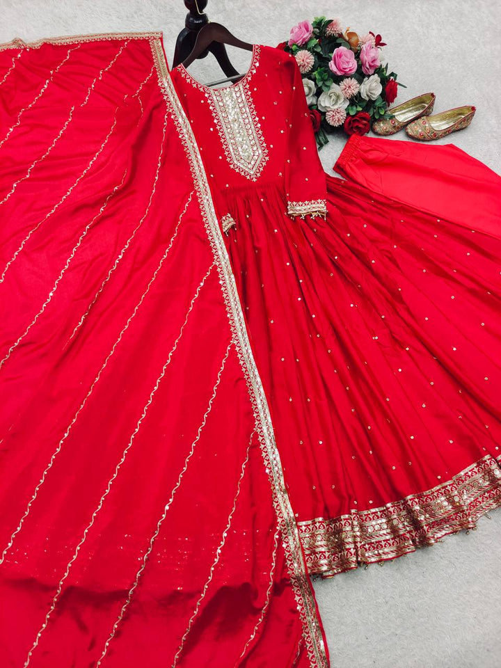 Launching New Đěsigner Party Wear Look Heavy Dola Silk Gwon Pent & Dupatta Set