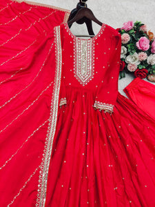 Launching New Đěsigner Party Wear Look Heavy Dola Silk Gwon Pent & Dupatta Set