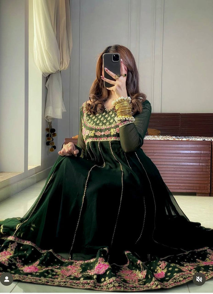 Launching New Đěsigner Tredition Look Heavy Fox Georgette Gwon Pent & Dupatta Set