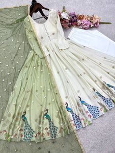 Launching New Đěsigner Tredition Look Heavy Dola Silk Gwon Pent & Dupatta Set*