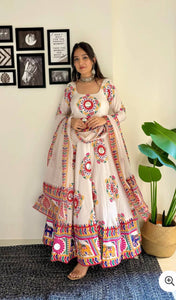 Launching New Đěsigner Navratri Look Heavy Moss Satin Silk Gwon & Dupatta Set*