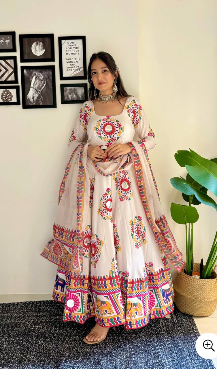 Launching New Đěsigner Navratri Look Heavy Moss Satin Silk Gwon & Dupatta Set*