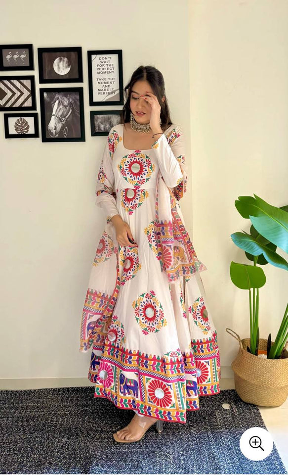 Launching New Đěsigner Navratri Look Heavy Moss Satin Silk Gwon & Dupatta Set*