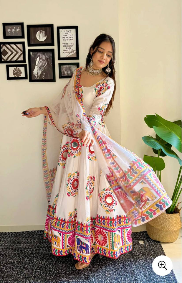 Launching New Đěsigner Navratri Look Heavy Moss Satin Silk Gwon & Dupatta Set*
