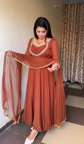 Launching New Đěsigner Party Wear Look Heavy Fox Georgette Gwon Pent & Dupatta Set