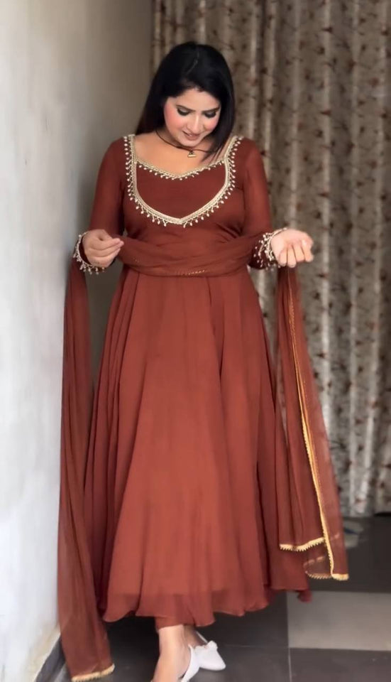 Launching New Đěsigner Party Wear Look Heavy Fox Georgette Gwon Pent & Dupatta Set