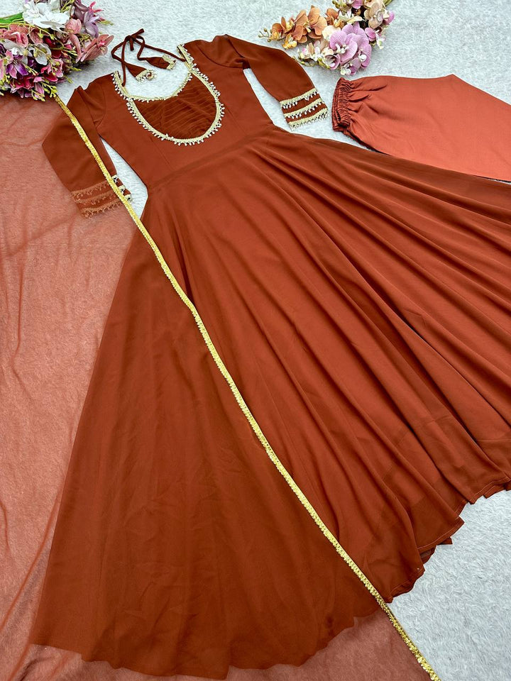 Launching New Đěsigner Party Wear Look Heavy Fox Georgette Gwon Pent & Dupatta Set
