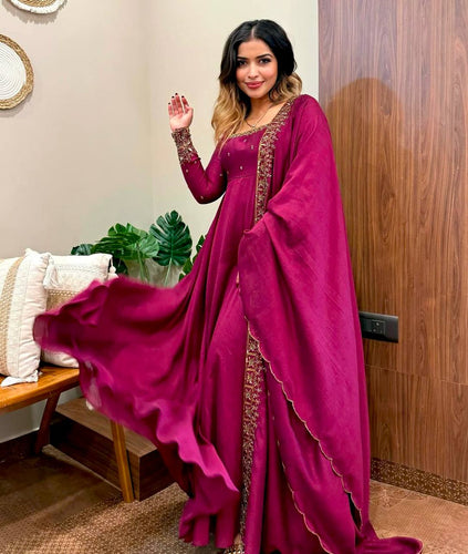 Presenting New  Pure Vichitra Silk Gwon Pent and Dupatta Set Fully Stitched Ready To Wear 🔥😍🥰*