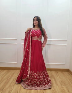 Presenting New Wedding Gown -Pent  Dupatta Set Fully Stitched Ready To Wear