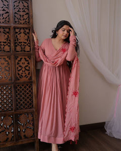 Presenting New Collection Heavy ⭐️ Georgette Gown -Pent  Dupatta Set Fully Stitched Ready To Wear 🔥