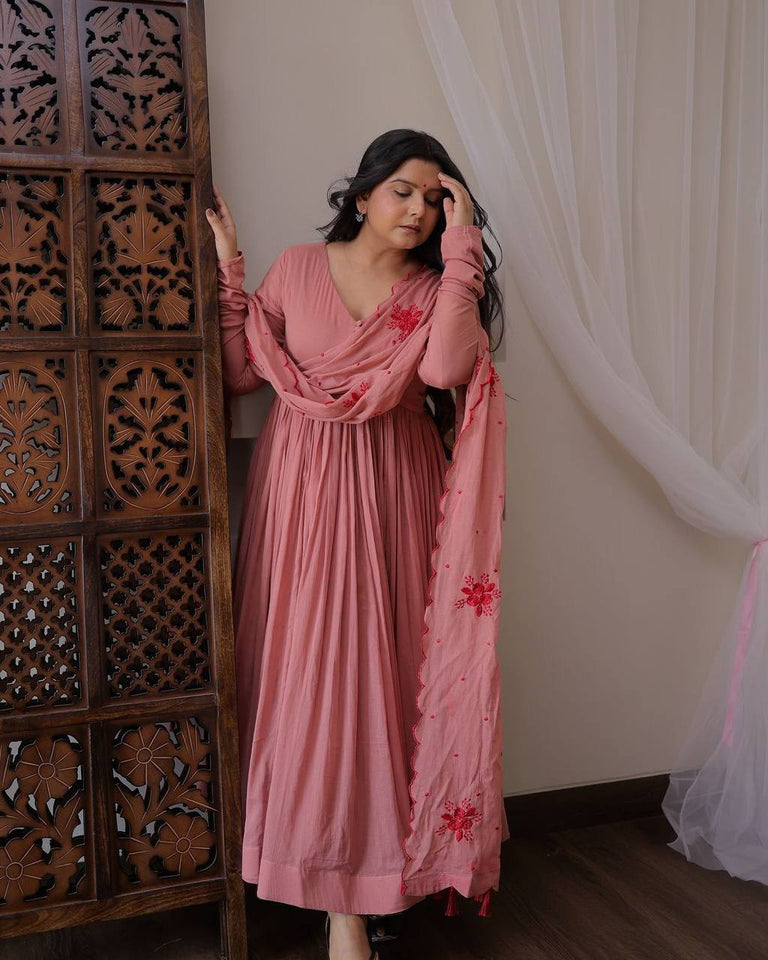 Presenting New Collection Heavy ⭐️ Georgette Gown -Pent  Dupatta Set Fully Stitched Ready To Wear 🔥
