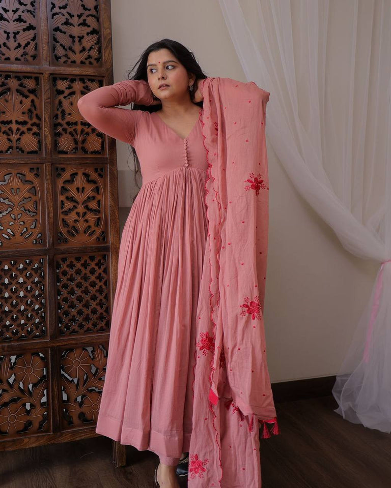 Presenting New Collection Heavy ⭐️ Georgette Gown -Pent  Dupatta Set Fully Stitched Ready To Wear 🔥