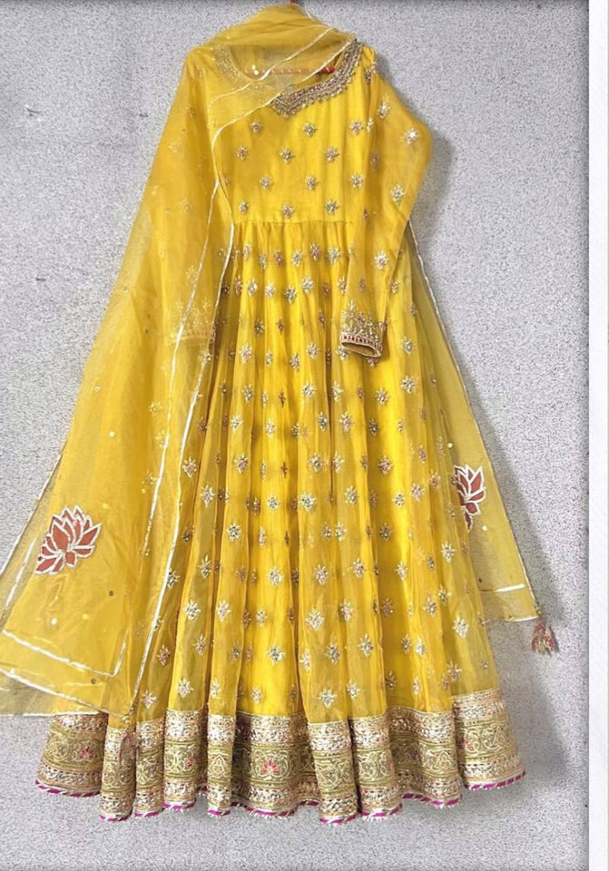 Presenting New Collection Heavy Fox Georgette Gown -Pent  Dupatta Set Fully Stitched Ready To Wear 🔥😍🥰*