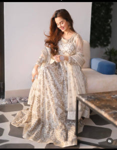 Launching New Đěsigner Anarkali Gwon With Pent Dupatt Set*  👇(*WW-1097*)👇