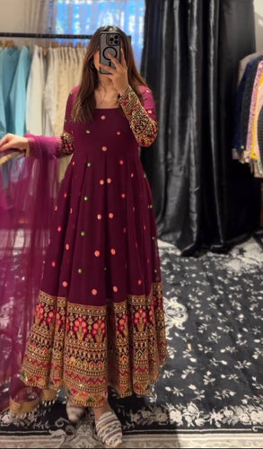 Launching New Đěsigner Gwon With Pent Dupatt Set*👗👈