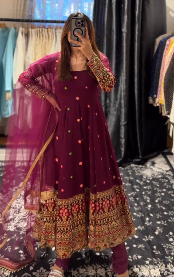 Launching New Đěsigner Gwon With Pent Dupatt Set*👗👈