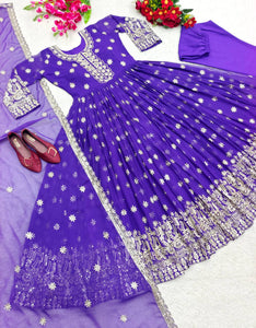 Launching New Đěsigner Gwon With Pent Dupatt Set*👗👈