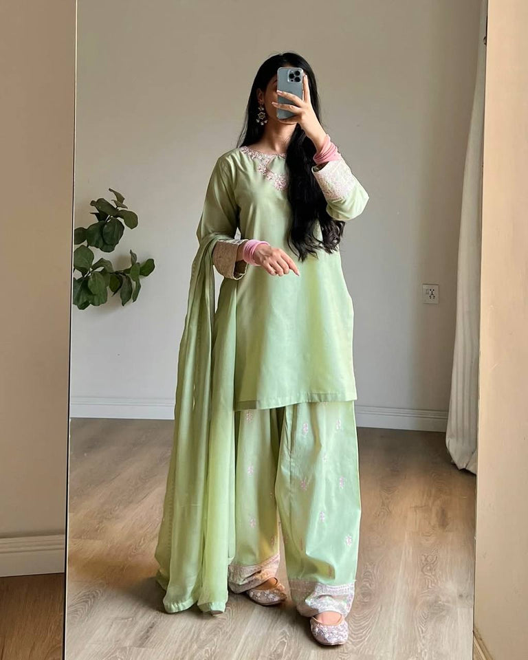 New Launching Đěsigner Party Wear Look top with farshi salwar*
