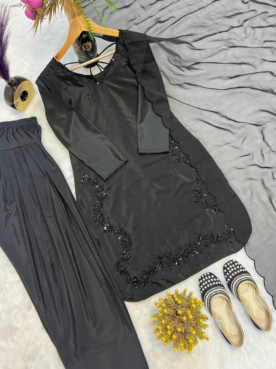 Launching New 👗 Đěsigner Party Wear Look top with farshi salwar*