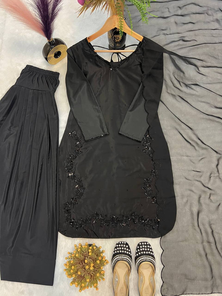 Launching New 👗 Đěsigner Party Wear Look top with farshi salwar*
