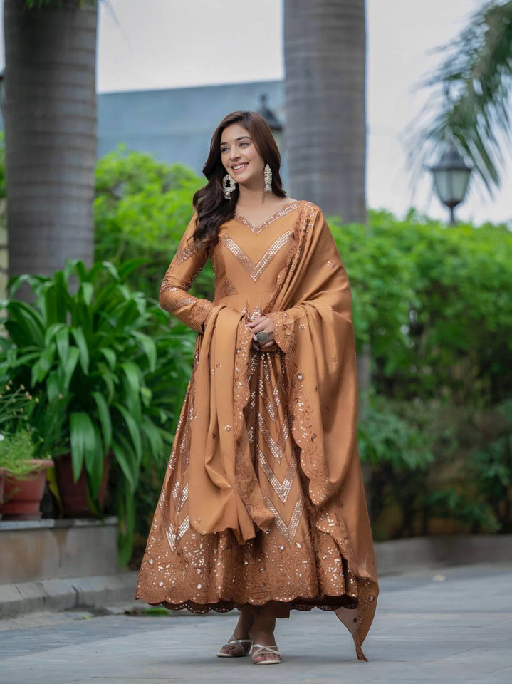 PREMIUM & LUXURIOUS DESIGNER READYMADE ALIA CUT  ANARKALI SUIT COLLECTIONS*👜