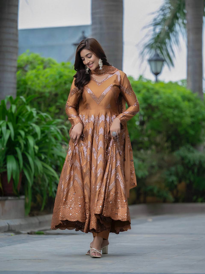 PREMIUM & LUXURIOUS DESIGNER READYMADE ALIA CUT  ANARKALI SUIT COLLECTIONS*👜