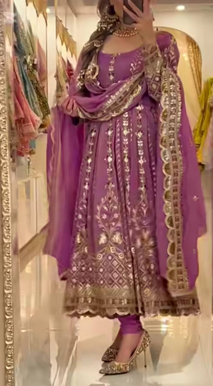 Presenting New  Đěsigner Anarkali Suit In New Fancy Style*👌💕
