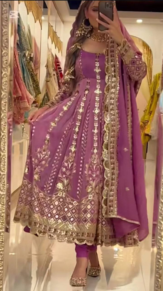 Presenting New  Đěsigner Anarkali Suit In New Fancy Style*👌💕