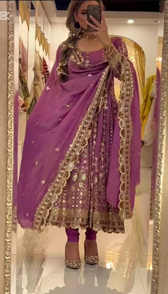Presenting New  Đěsigner Anarkali Suit In New Fancy Style*👌💕