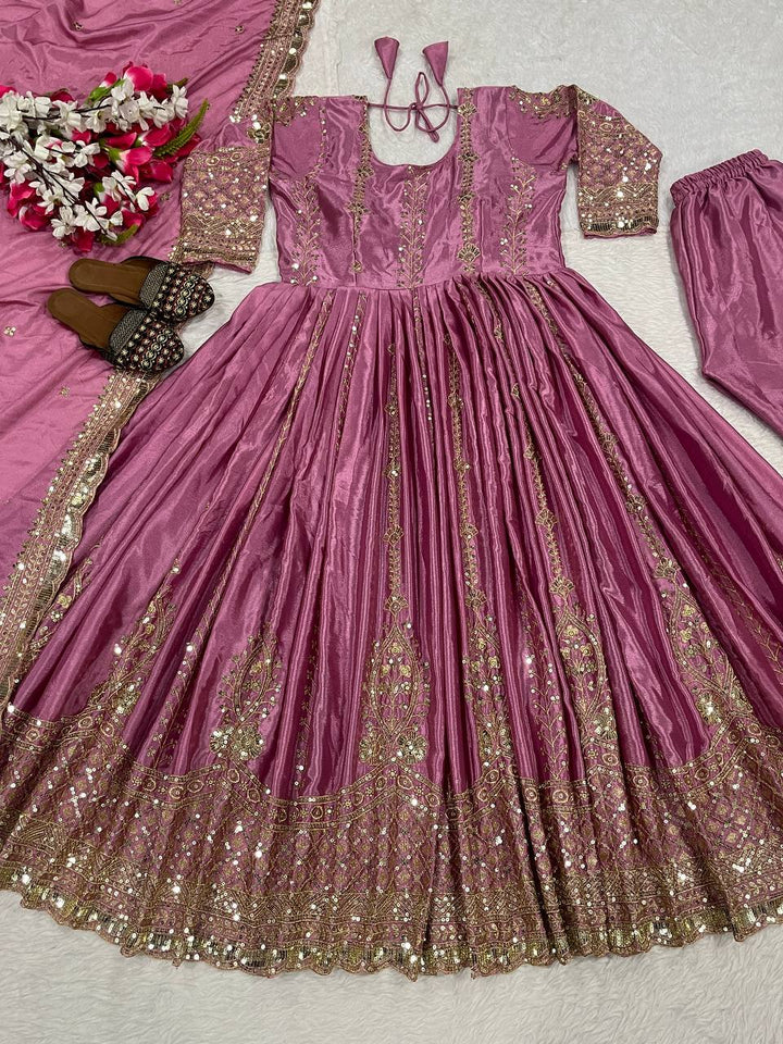 Presenting New  Đěsigner Anarkali Suit In New Fancy Style*👌💕