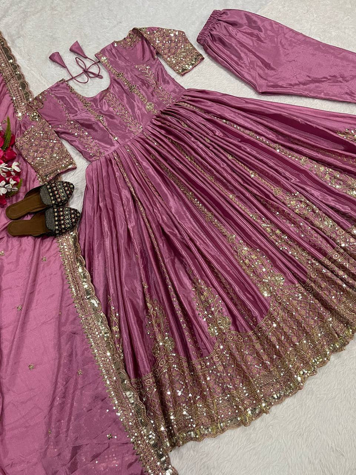 Presenting New  Đěsigner Anarkali Suit In New Fancy Style*👌💕