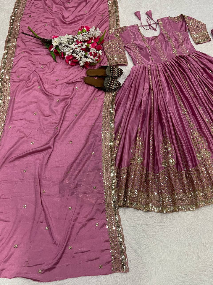 Presenting New  Đěsigner Anarkali Suit In New Fancy Style*👌💕