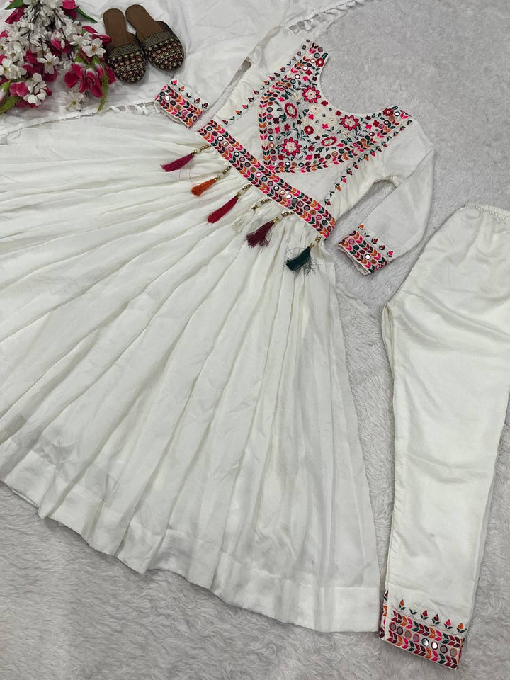 PRESENTING NEW NAVRATRI SPECIAL ANARKALI SUAT IN NEW FANCY STYLE