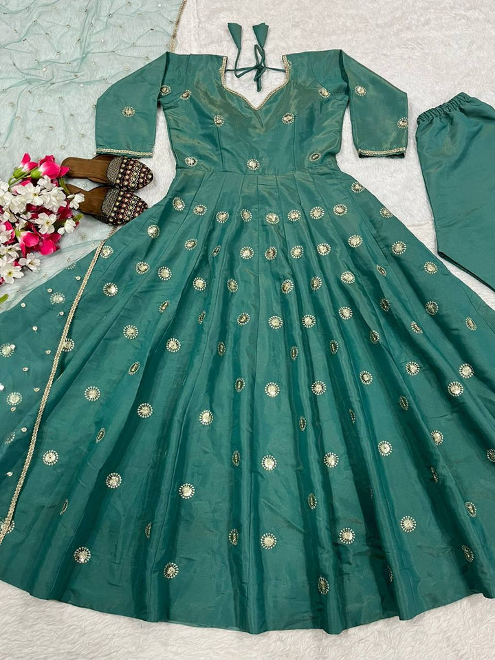 Presenting New  Đěsigner Anarkali Suit In New Fancy Style*👌💕