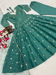 Presenting New  Đěsigner Anarkali Suit In New Fancy Style*👌💕