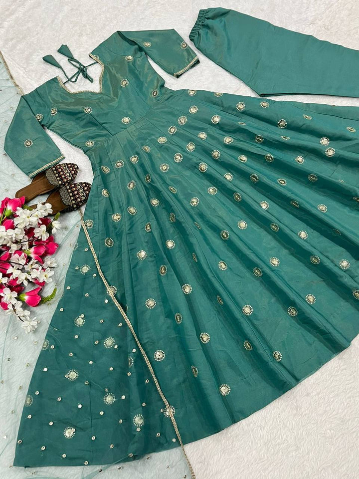 Presenting New  Đěsigner Anarkali Suit In New Fancy Style*👌💕