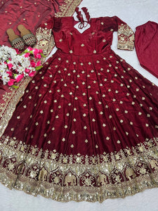 Presenting New  Đěsigner Anarkali Suit In New Fancy Style