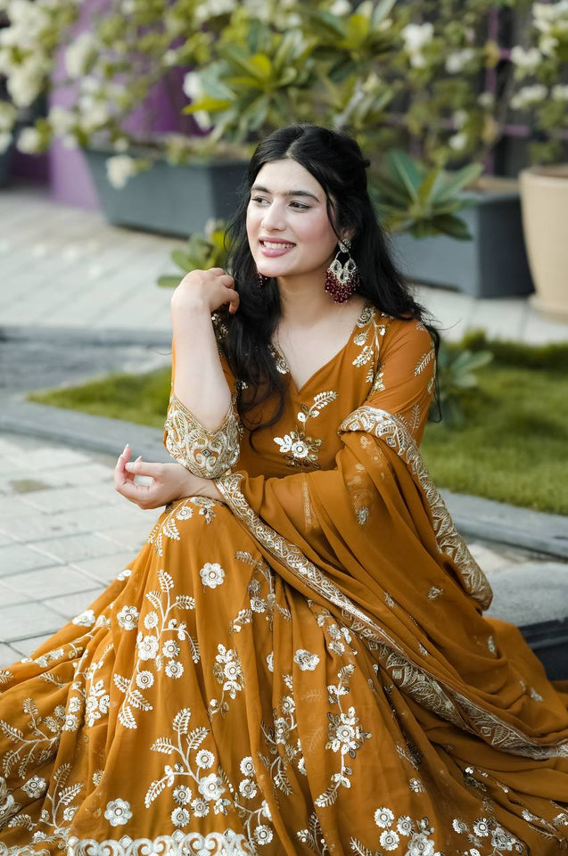 Presenting New  Đěsigner Anarkali Suit In New Fancy Style*👌💕Anarkali Suit In New Fancy Style*👌💕