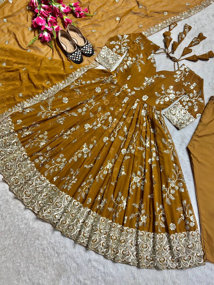 Presenting New  Đěsigner Anarkali Suit In New Fancy Style*👌💕Anarkali Suit In New Fancy Style*👌💕