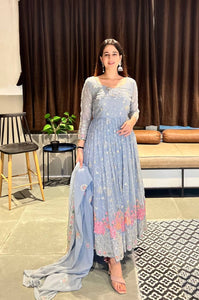 Presenting New  Đěsigner Anarkali Suit In New Fancy Style*